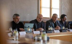 Les présidents des chambres consulaires à une assemblée
