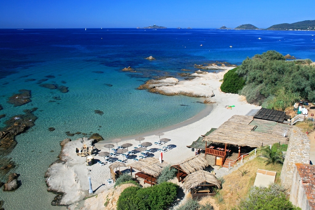 Plage du Scudo à Ajaccio avec sa paillote
